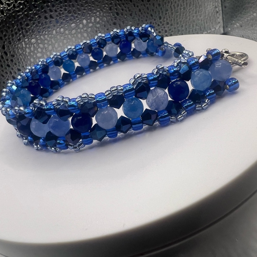 Blue beaded bracelet with silver toggle